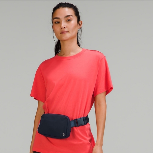 NWT Lululemon Everywhere Belt Bag 1L In Black - Picture 4 of 7